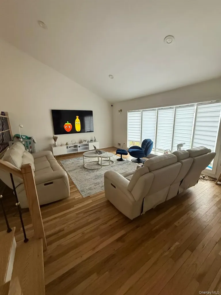 23 Geoffrey Lane Hewlett NY 11557