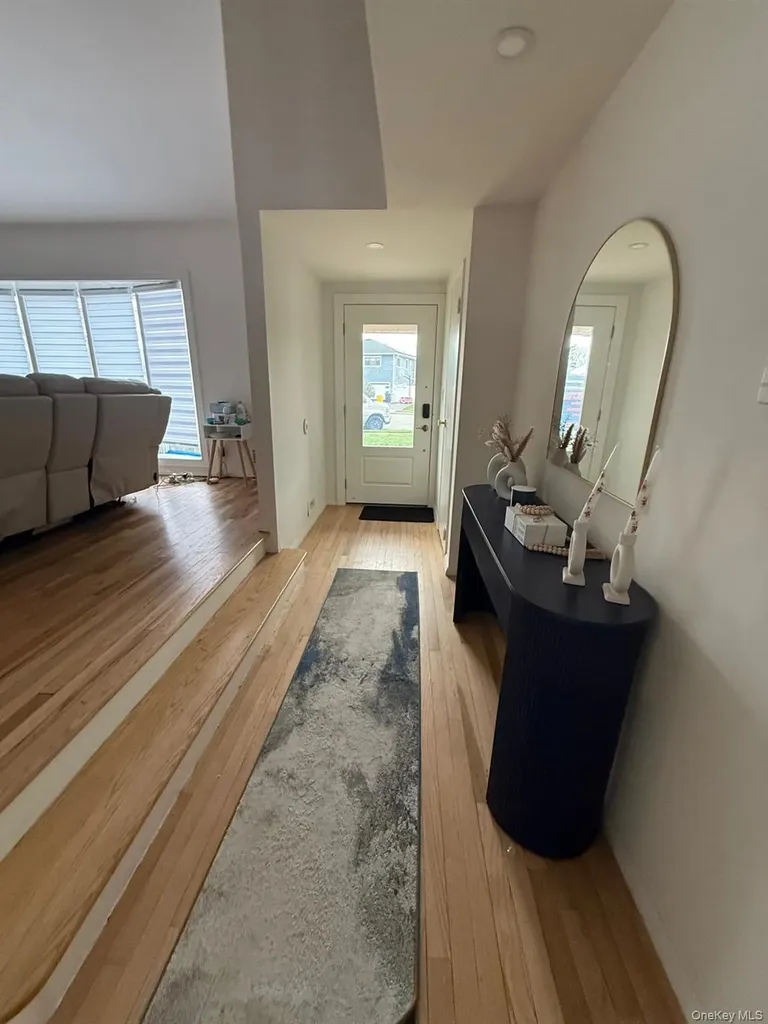 23 Geoffrey Lane Hewlett NY 11557