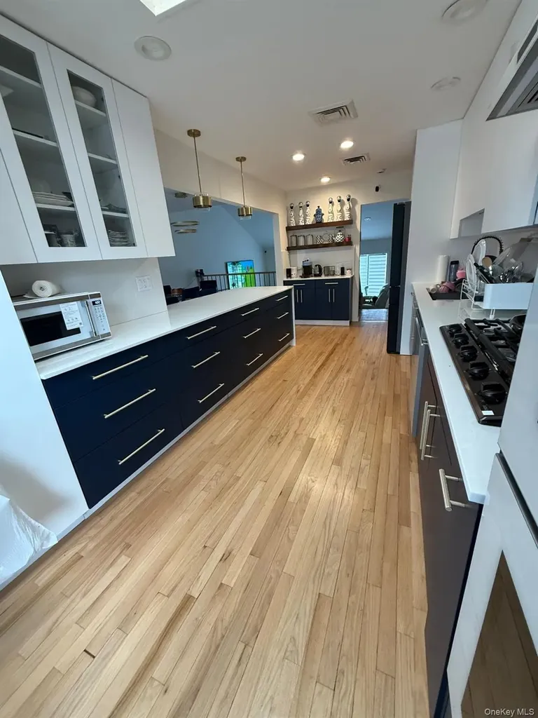 23 Geoffrey Lane Hewlett NY 11557