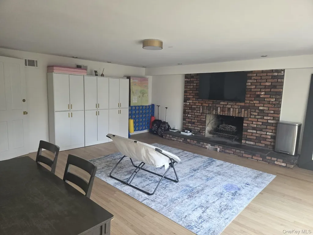 23 Geoffrey Lane Hewlett NY 11557
