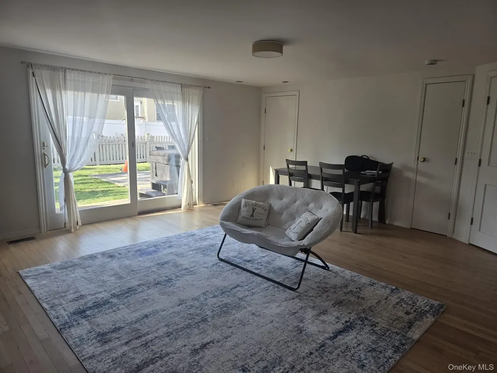 23 Geoffrey Lane Hewlett NY 11557