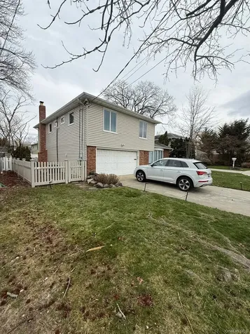 23 Geoffrey Lane Hewlett NY 11557