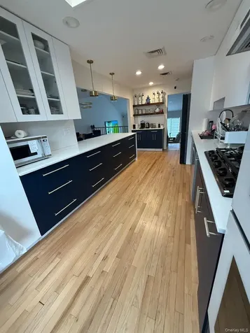 23 Geoffrey Lane Hewlett NY 11557