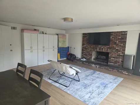 23 Geoffrey Lane Hewlett NY 11557