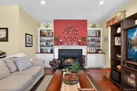 17 Oldwyck Crescent Highland Mills NY 10930