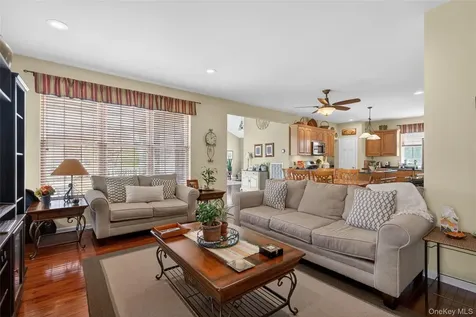 17 Oldwyck Crescent Highland Mills NY 10930