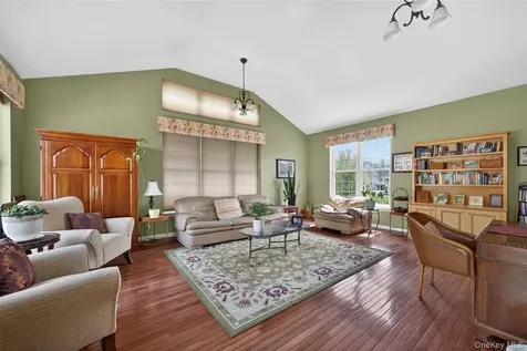 17 Oldwyck Crescent Highland Mills NY 10930