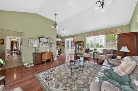 17 Oldwyck Crescent Highland Mills NY 10930