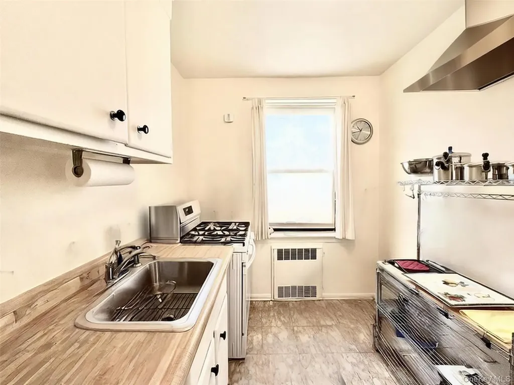 141-10 25 Road Flushing NY 11354