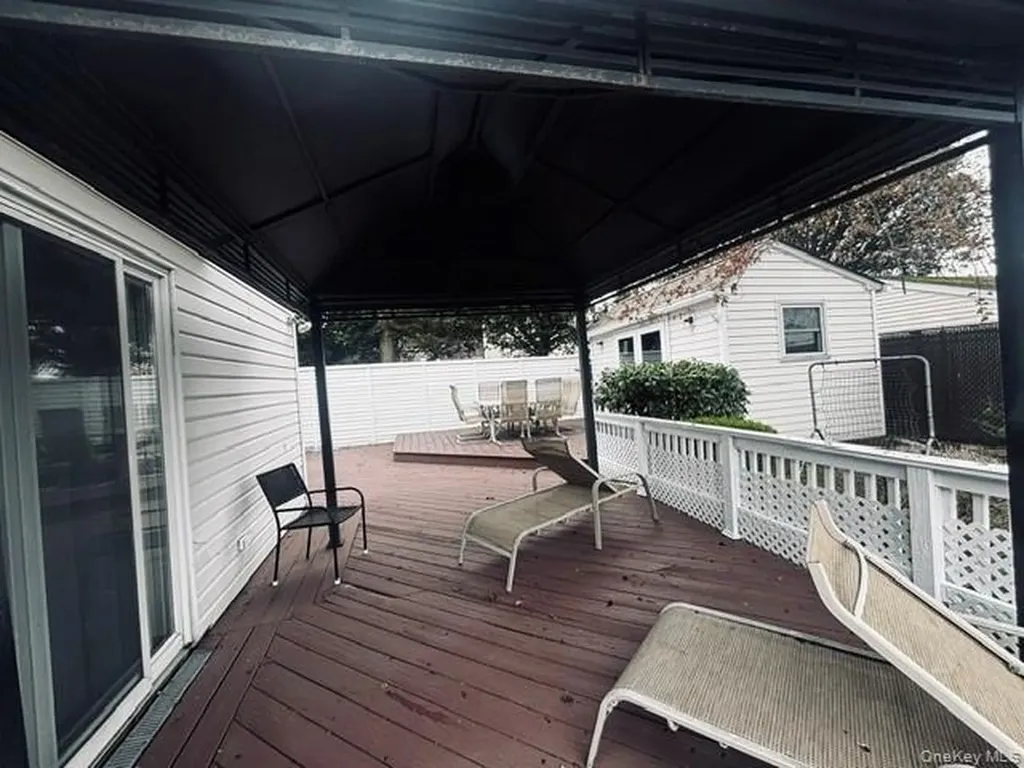 53 Coolidge Avenue Amity Harbor NY 11701