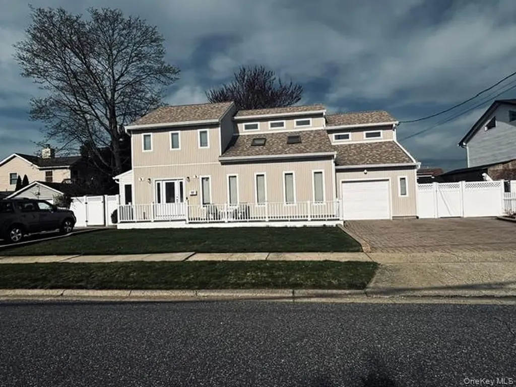 53 Coolidge Avenue Amity Harbor NY 11701