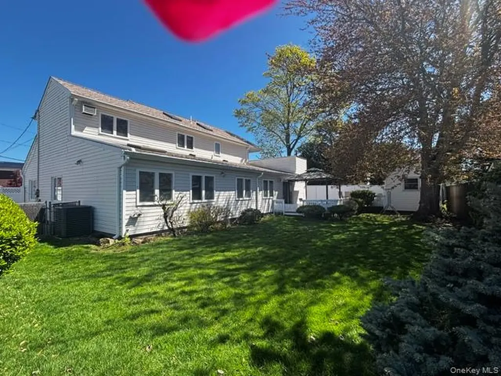 53 Coolidge Avenue Amity Harbor NY 11701