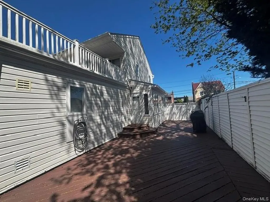 53 Coolidge Avenue Amity Harbor NY 11701