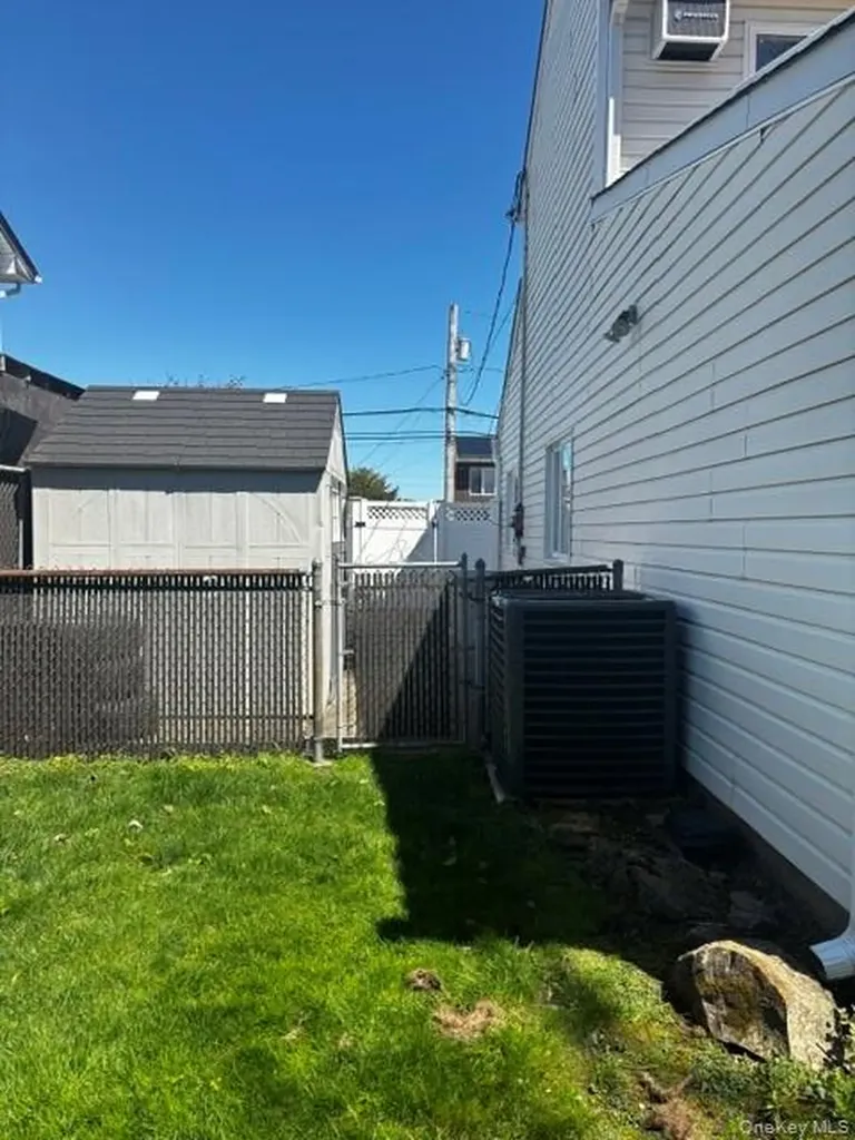 53 Coolidge Avenue Amity Harbor NY 11701