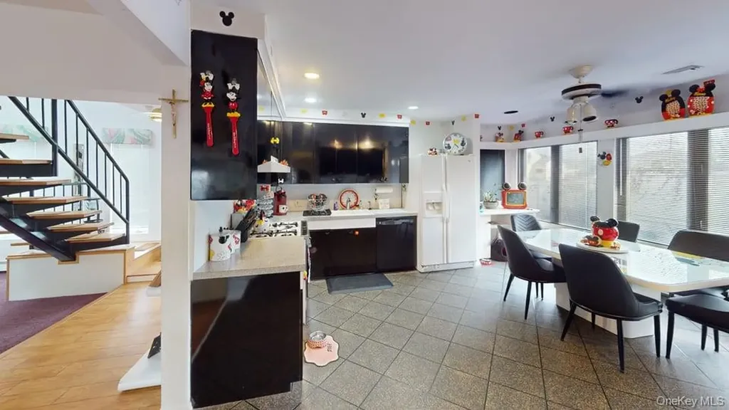 53 Coolidge Avenue Amity Harbor NY 11701