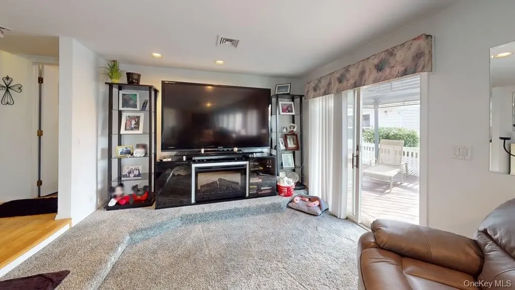 53 Coolidge Avenue Amity Harbor NY 11701
