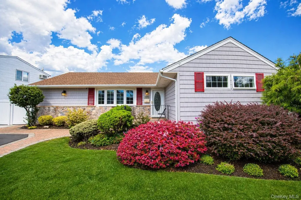 65 Cheshire Road Bethpage NY 11714