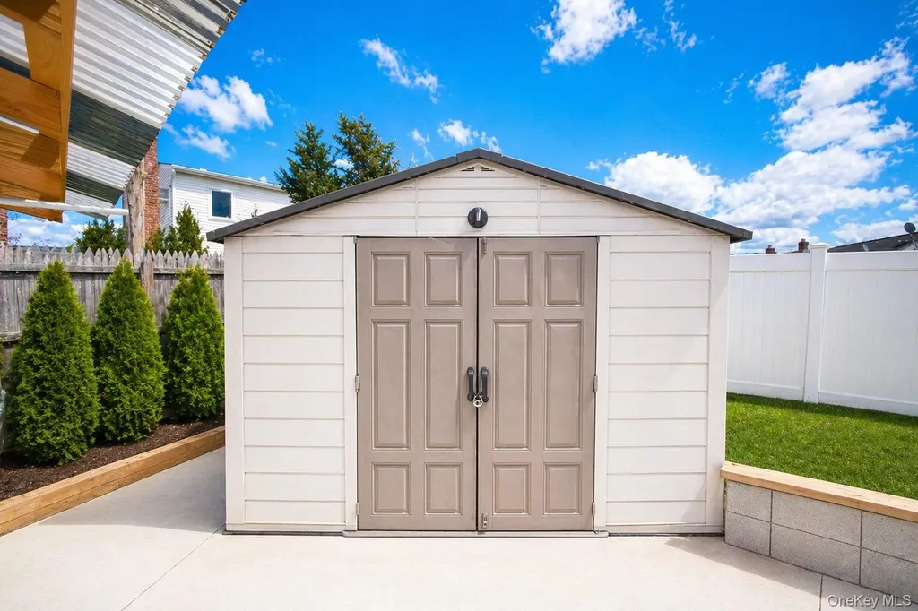 65 Cheshire Road Bethpage NY 11714