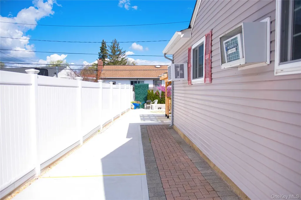 65 Cheshire Road Bethpage NY 11714