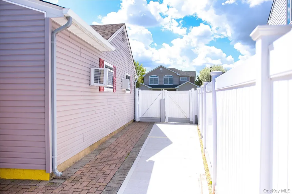 65 Cheshire Road Bethpage NY 11714