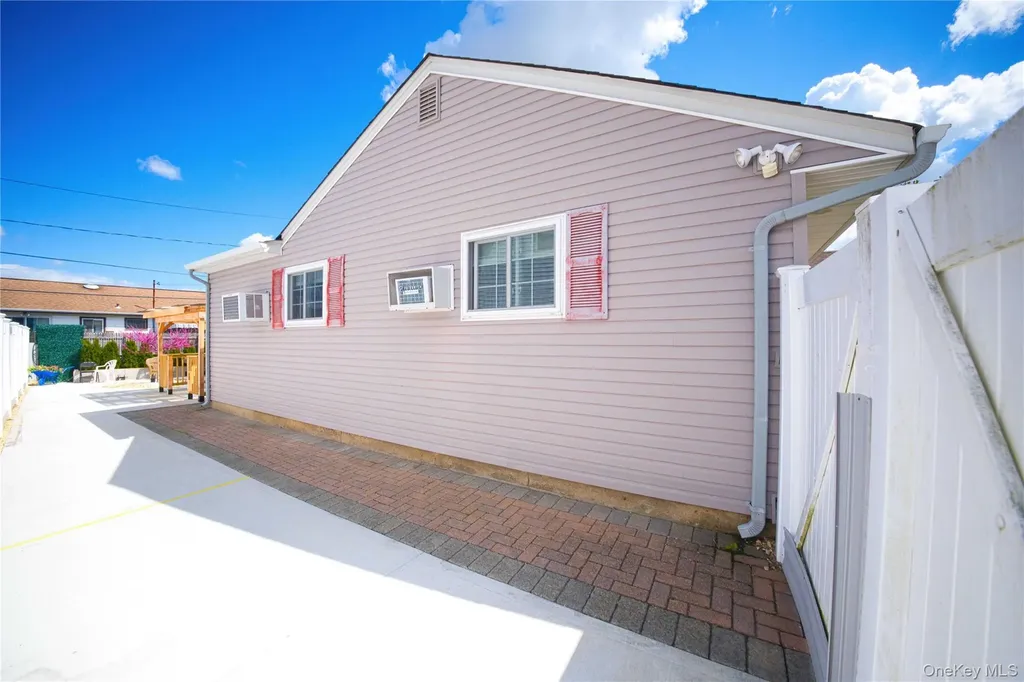 65 Cheshire Road Bethpage NY 11714