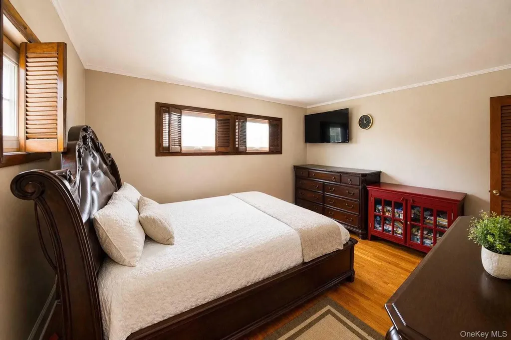 65 Cheshire Road Bethpage NY 11714