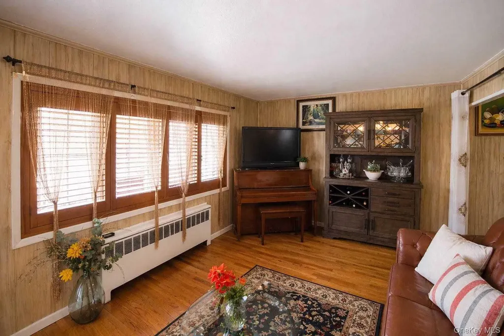 65 Cheshire Road Bethpage NY 11714