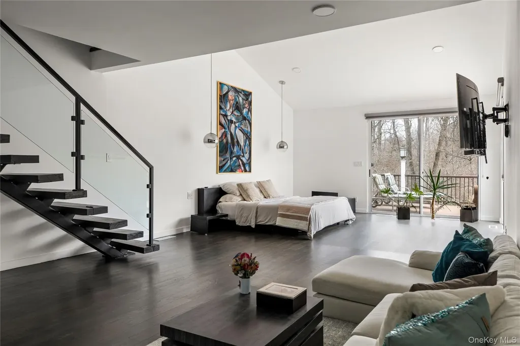 7 Windemere Crest Woodbury NY 11797