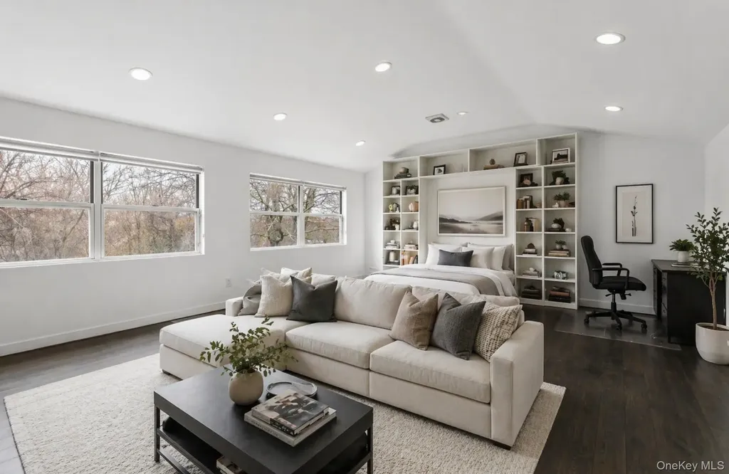 7 Windemere Crest Woodbury NY 11797