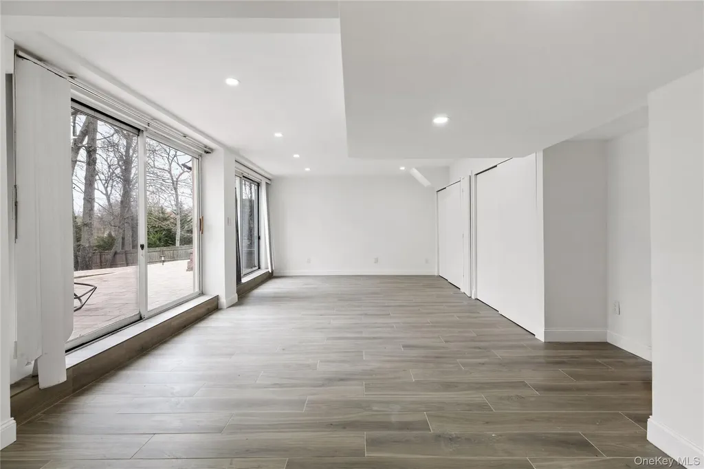 7 Windemere Crest Woodbury NY 11797