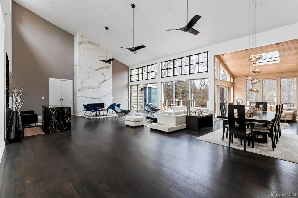 7 Windemere Crest Woodbury NY 11797