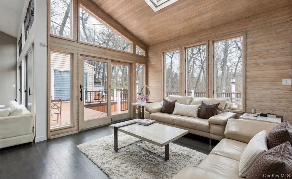 7 Windemere Crest Woodbury NY 11797