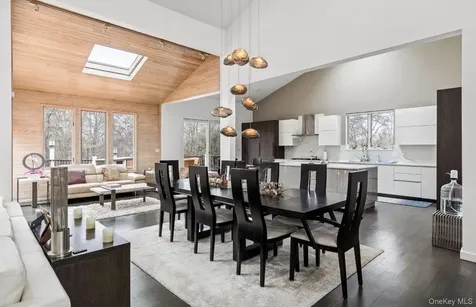 7 Windemere Crest Woodbury NY 11797