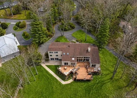 7 Windemere Crest Woodbury NY 11797