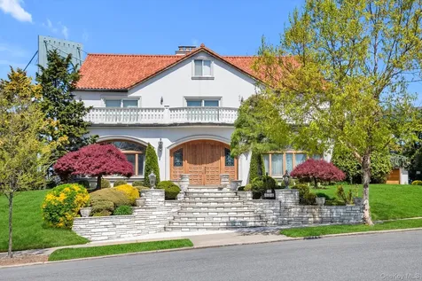 118 Malba Drive Malba NY 11357