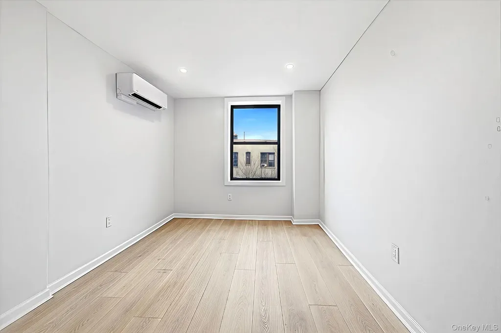 2257 Hampden Place Bronx NY 10468