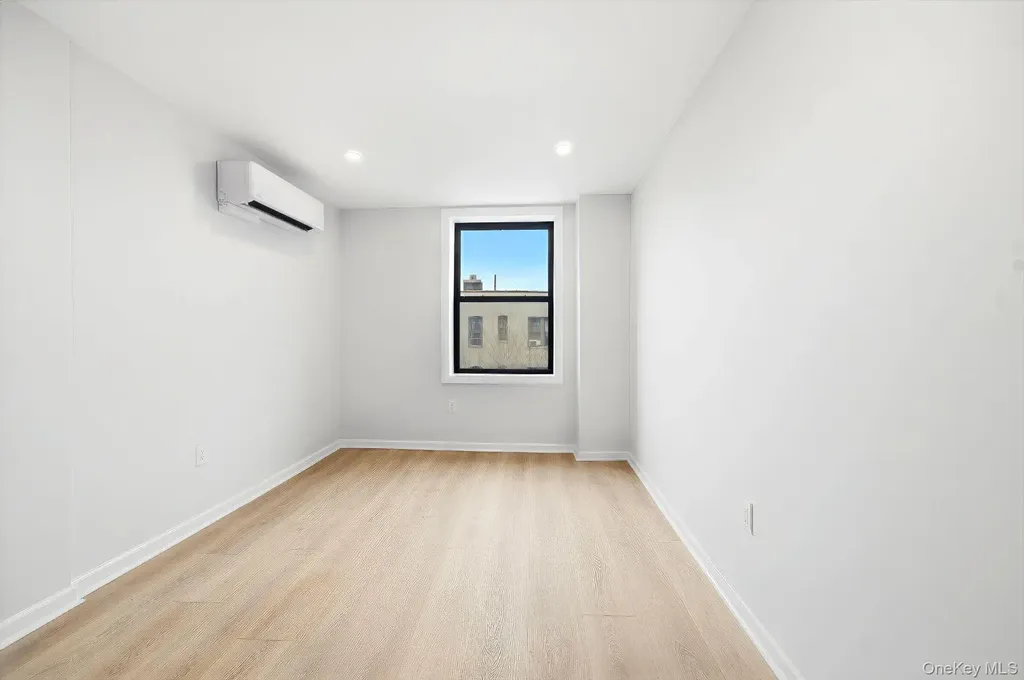 2257 Hampden Place Bronx NY 10468