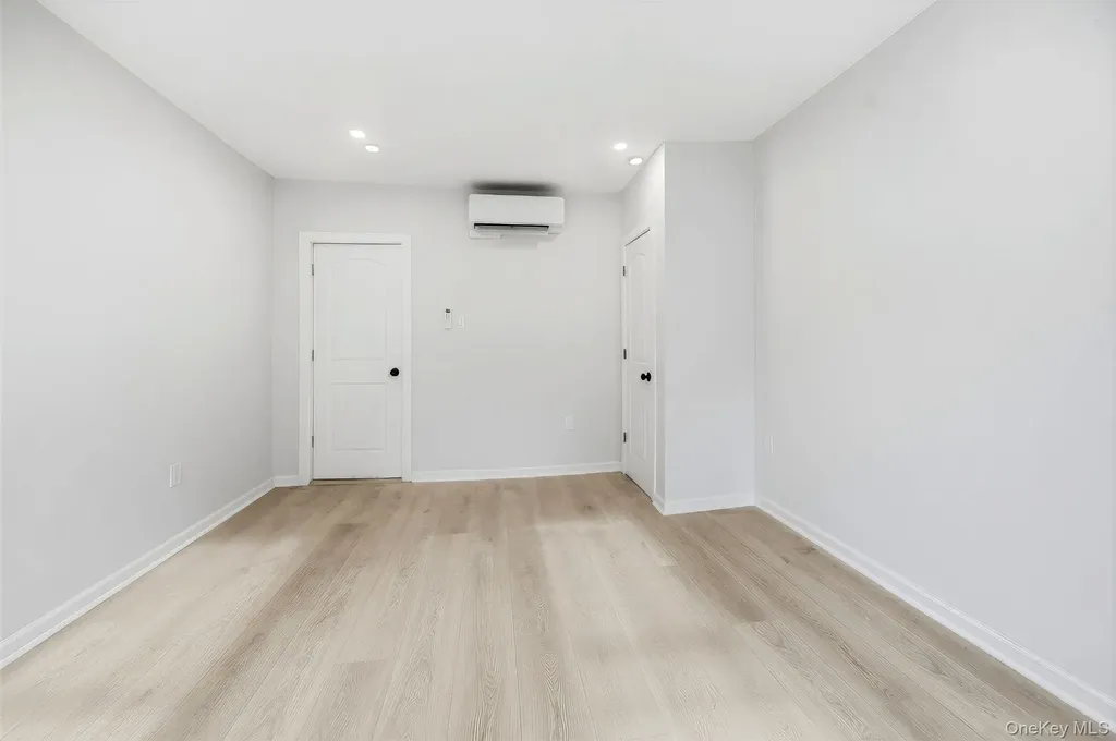 2257 Hampden Place Bronx NY 10468