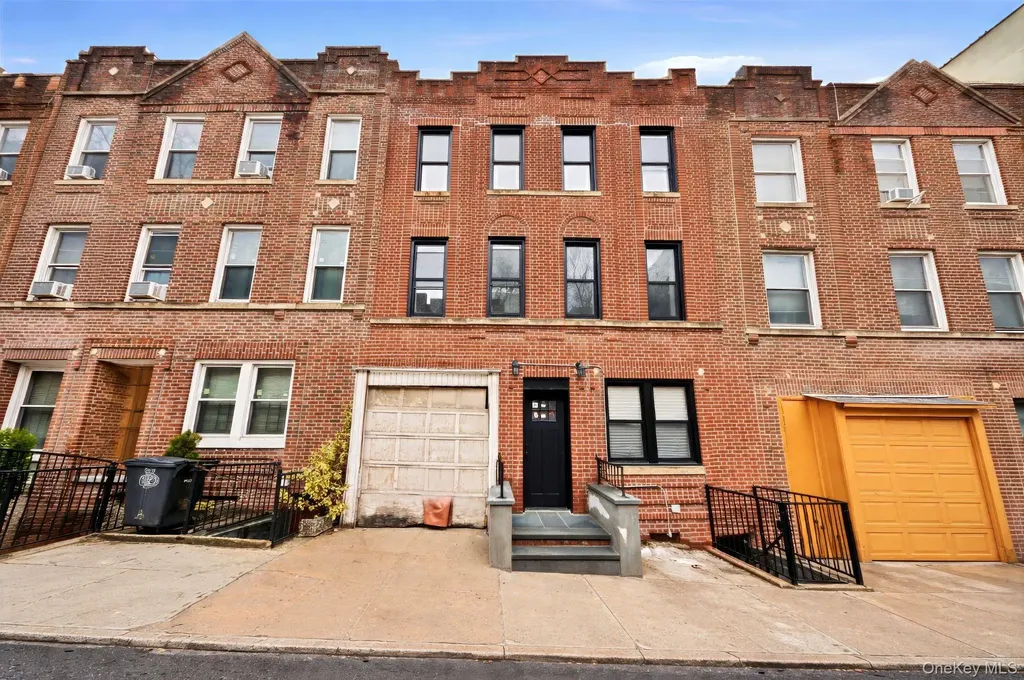2257 Hampden Place Bronx NY 10468