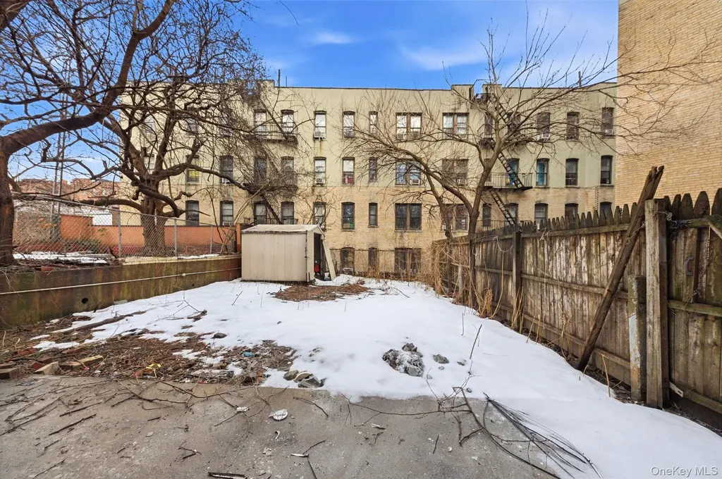 2257 Hampden Place Bronx NY 10468