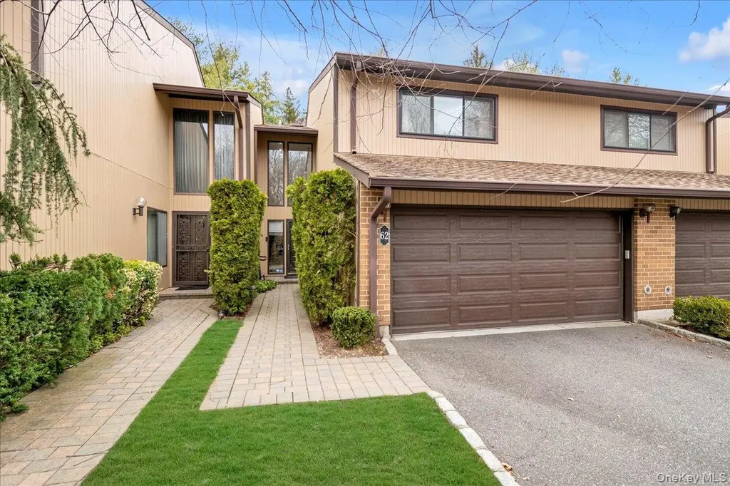 62 Wimbledon Drive Roslyn NY 11576
