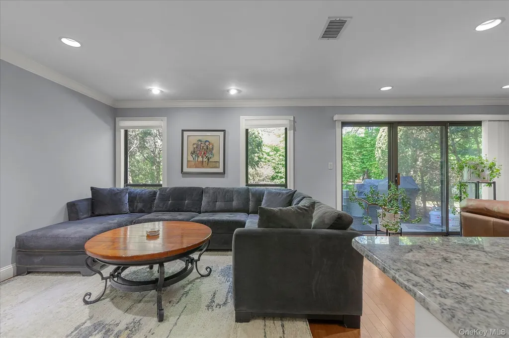 62 Wimbledon Drive Roslyn NY 11576