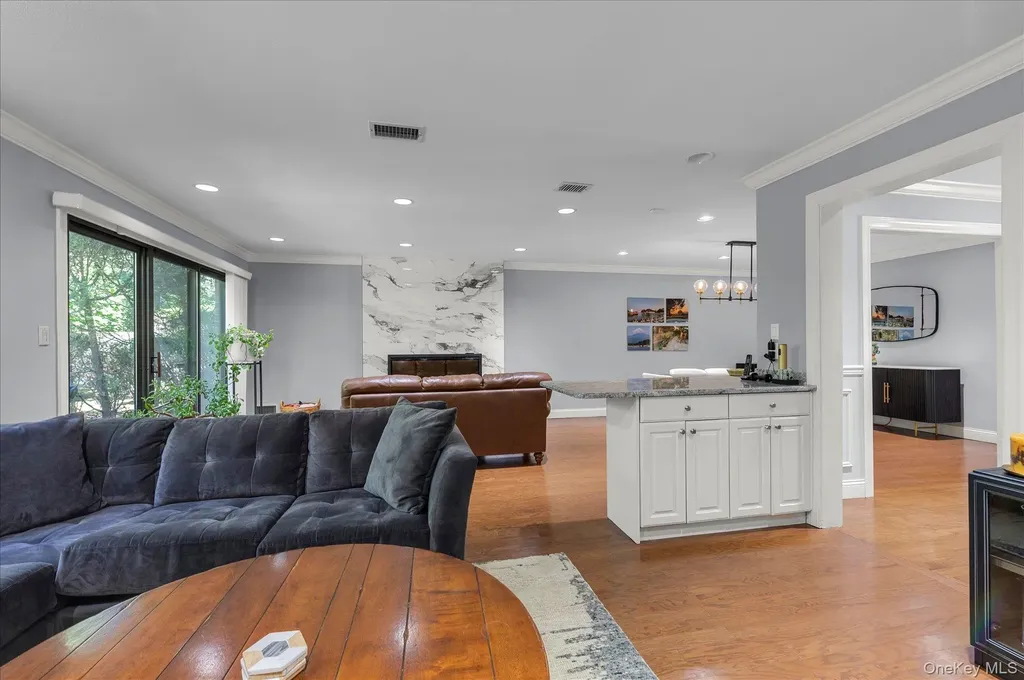 62 Wimbledon Drive Roslyn NY 11576