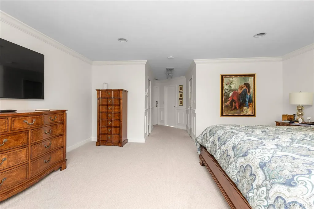 62 Wimbledon Drive Roslyn NY 11576