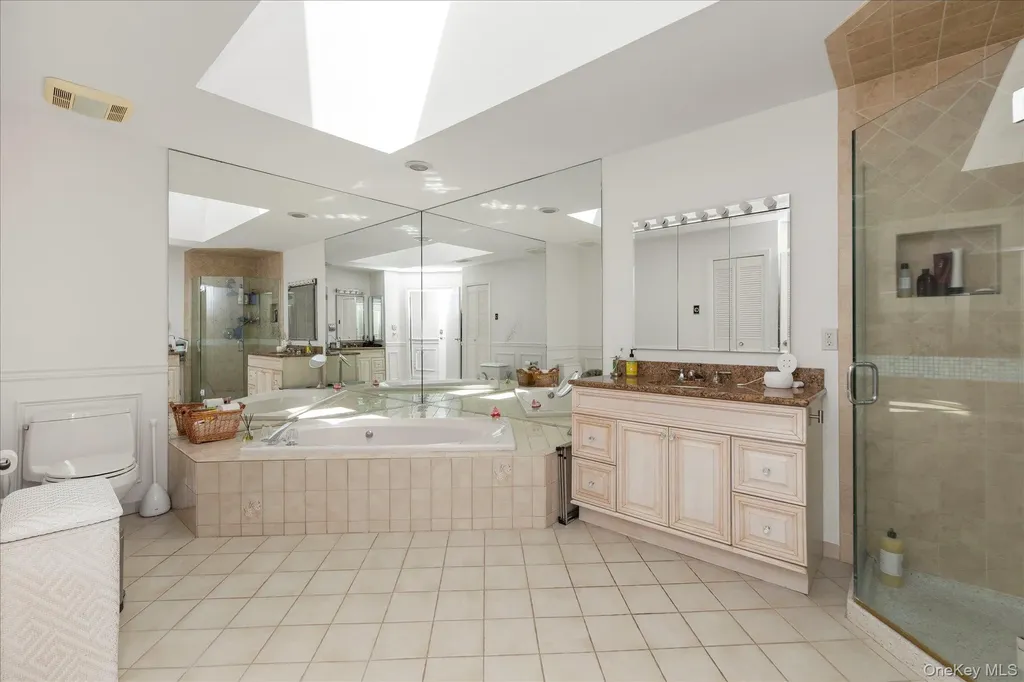 62 Wimbledon Drive Roslyn NY 11576