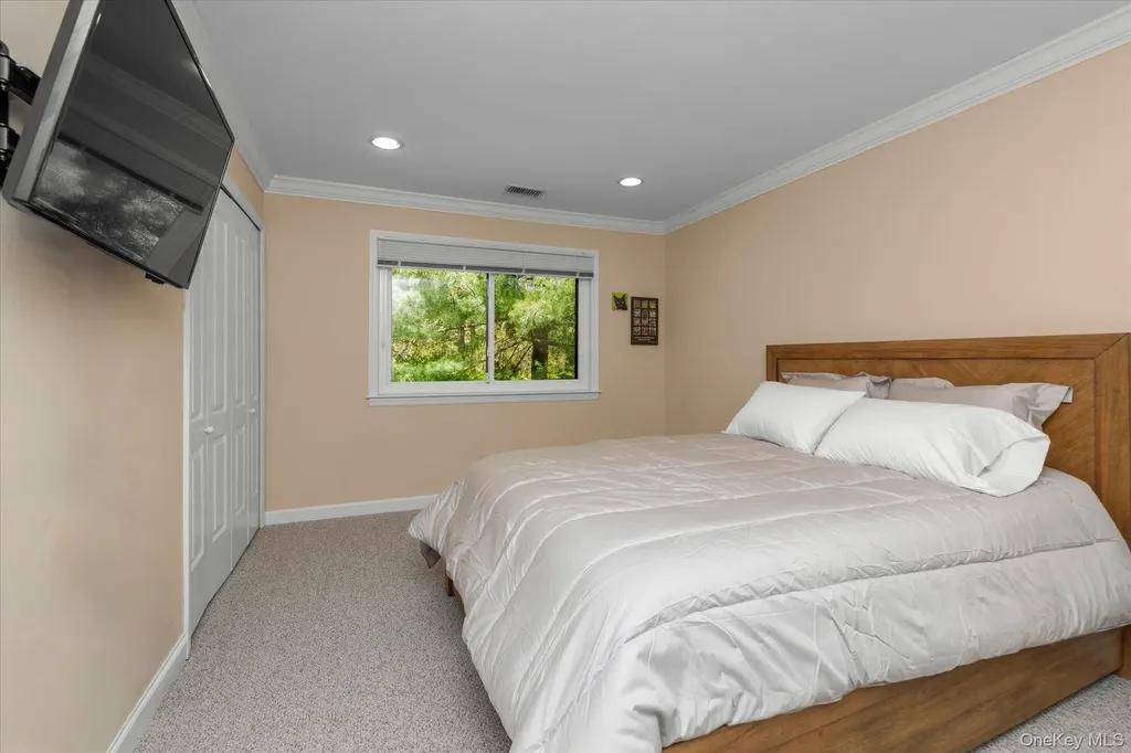 62 Wimbledon Drive Roslyn NY 11576