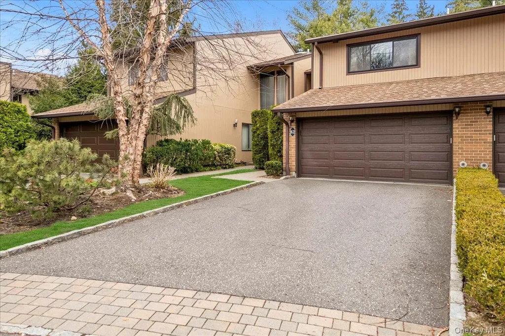62 Wimbledon Drive Roslyn NY 11576