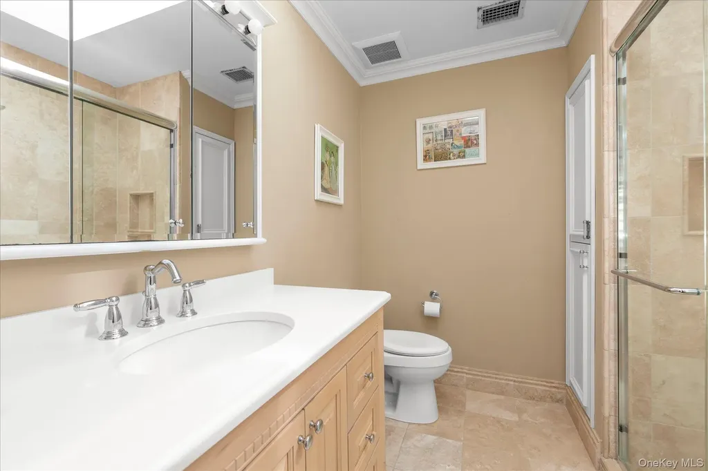62 Wimbledon Drive Roslyn NY 11576