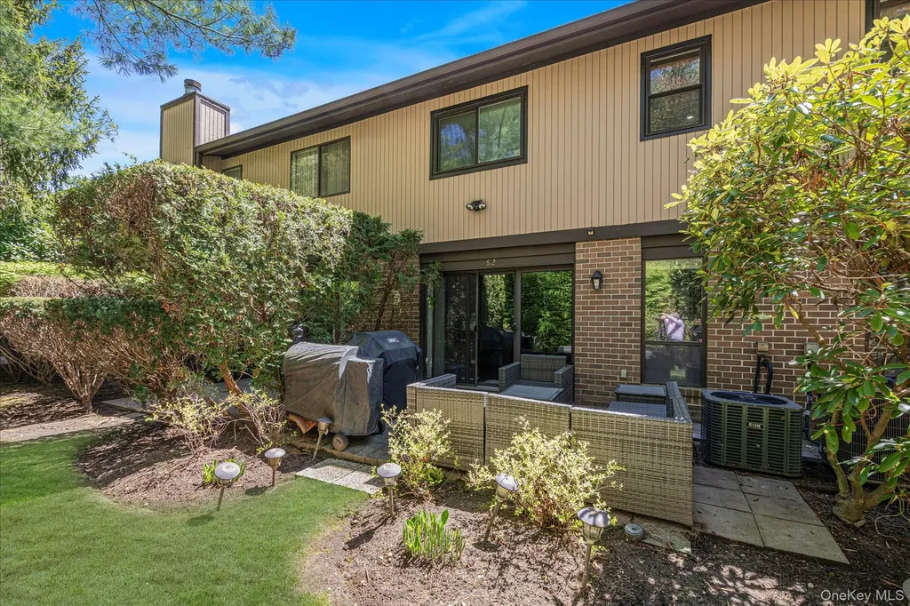 62 Wimbledon Drive Roslyn NY 11576