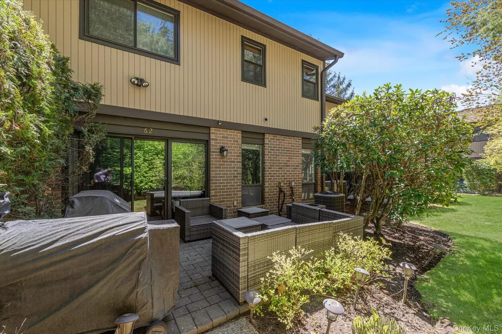 62 Wimbledon Drive Roslyn NY 11576